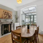 Pass The Keys Elegant Getaway House In Vibrant Clapham Juction