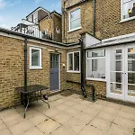 Pass The Keys Elegant Getaway House In Vibrant Clapham Juction