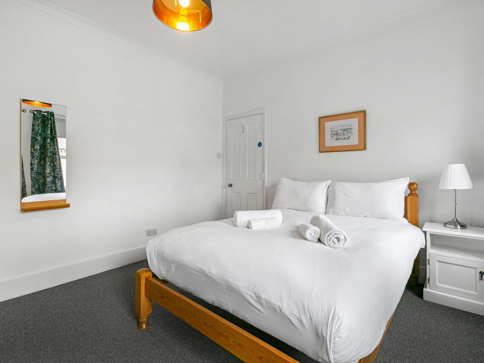 Pass The Keys Elegant Getaway House In Vibrant Clapham Juction