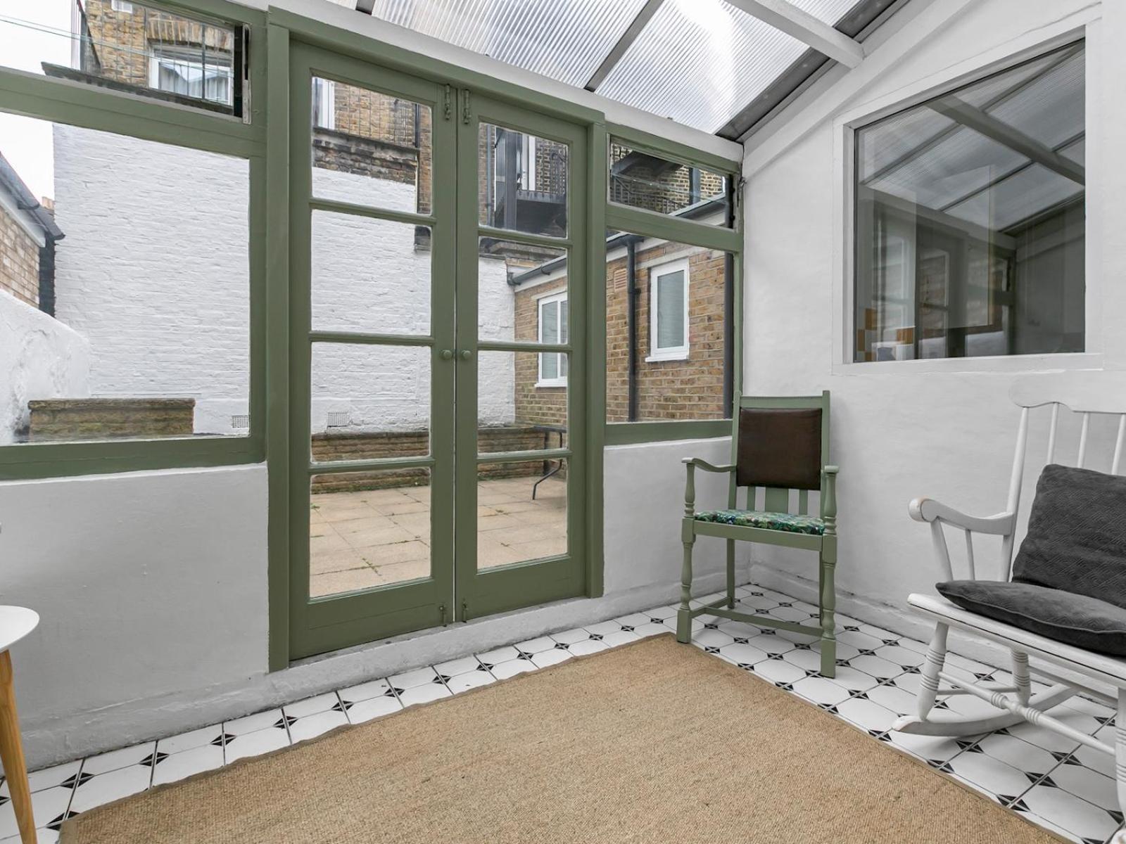 Holiday home Pass The Keys Elegant Getaway House In Vibrant Clapham Juction