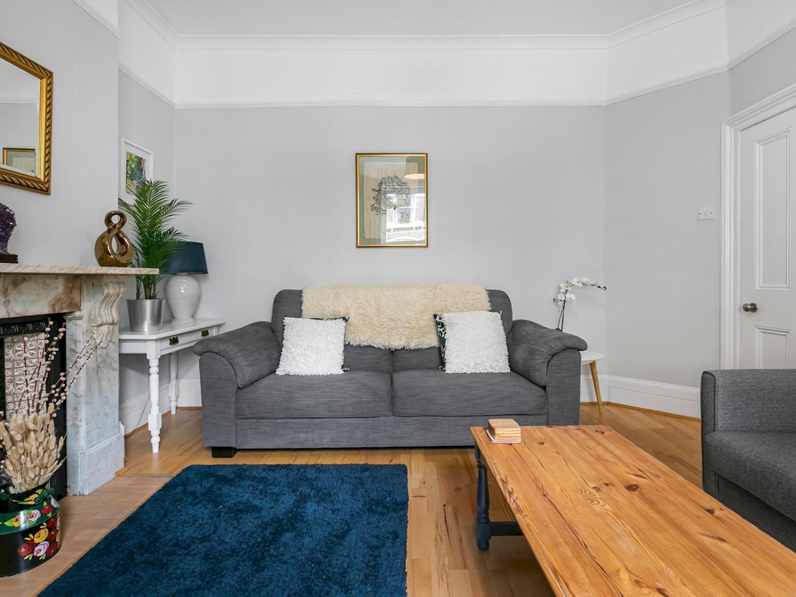 Pass The Keys Elegant Getaway House In Vibrant Clapham Juction Londra