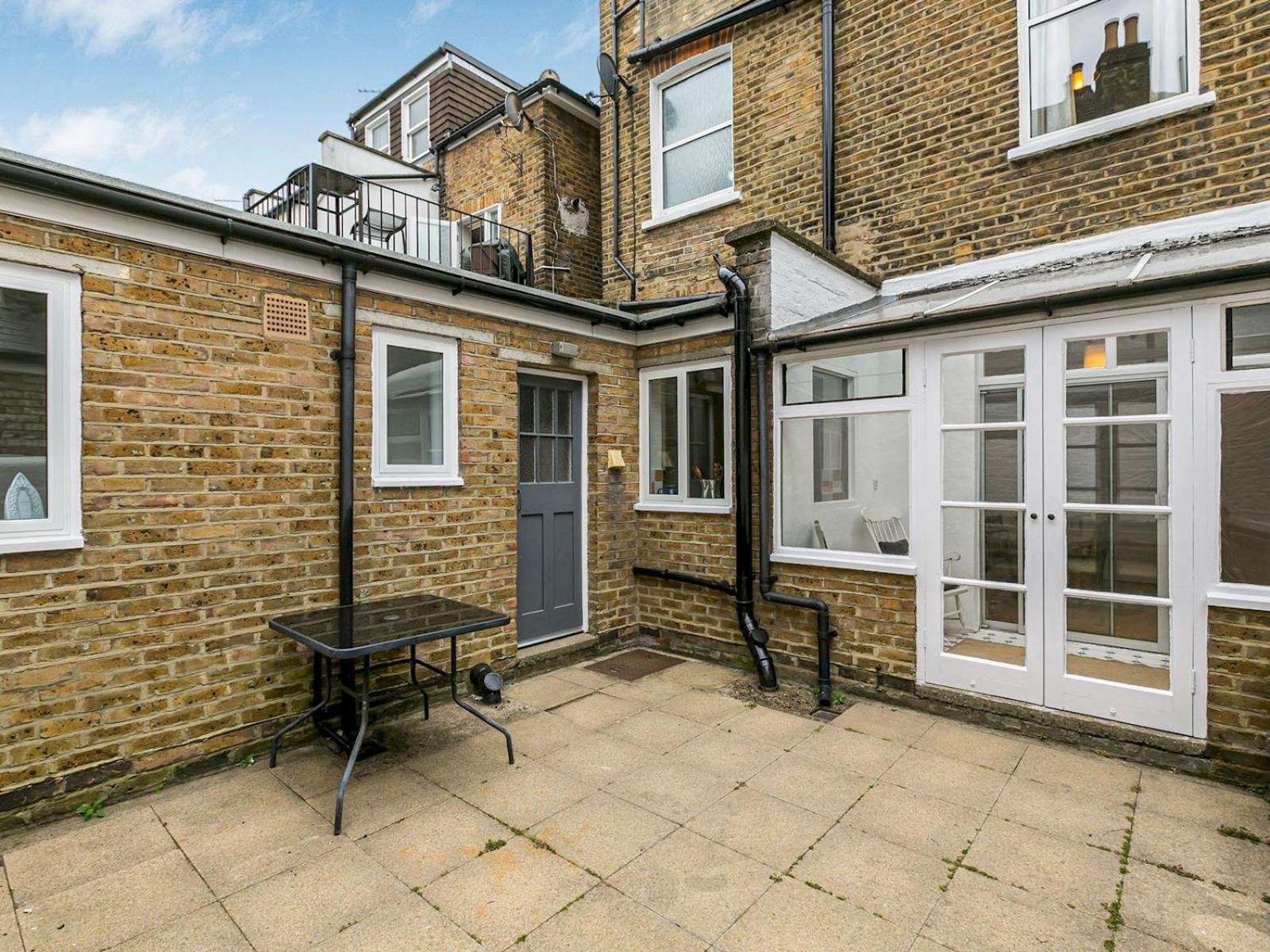 Pass The Keys Elegant Getaway House In Vibrant Clapham Juction *