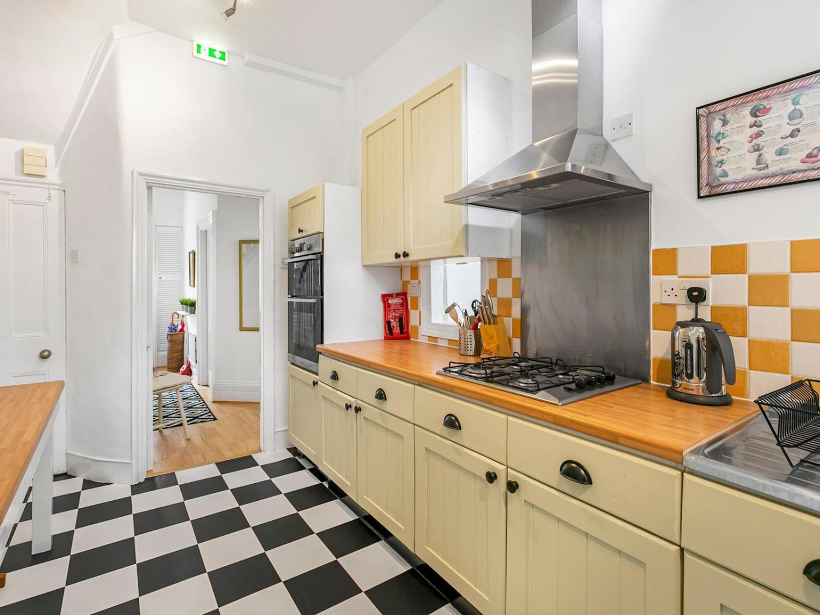 Pass The Keys Elegant Getaway House In Vibrant Clapham Juction *