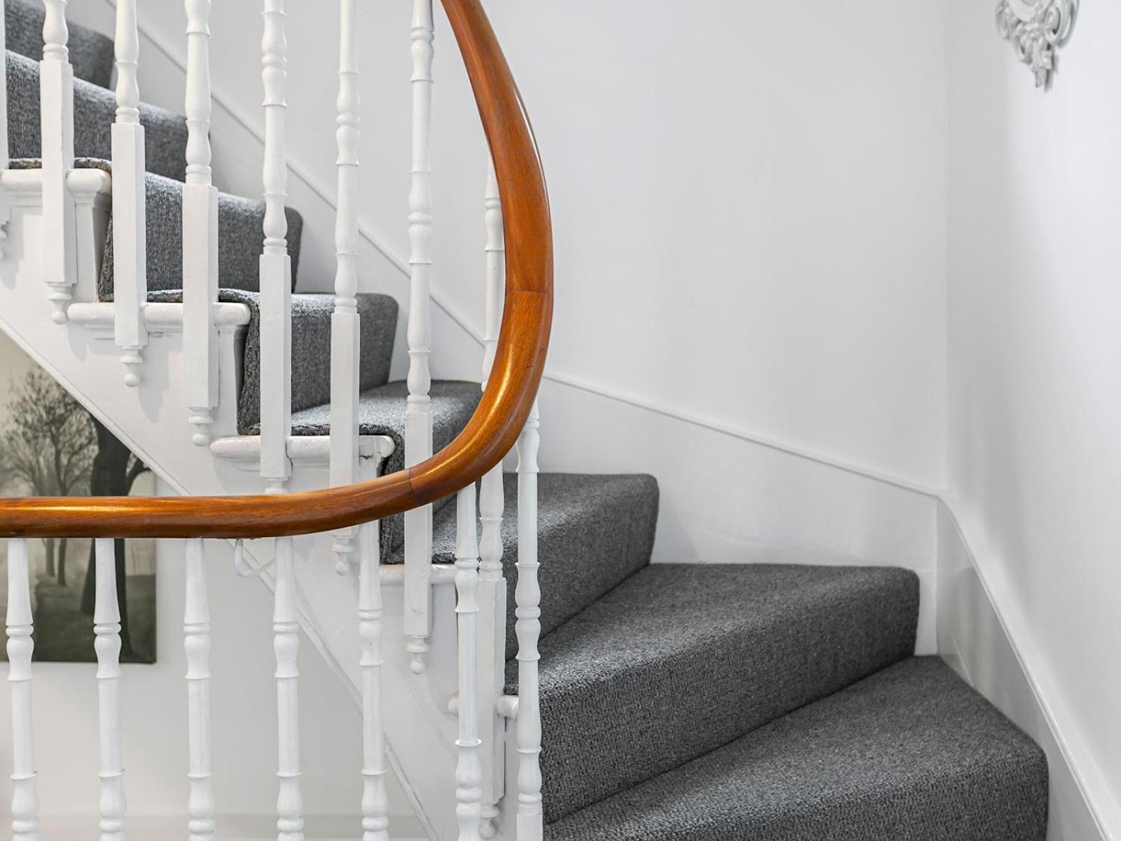 Pass The Keys Elegant Getaway House In Vibrant Clapham Juction *