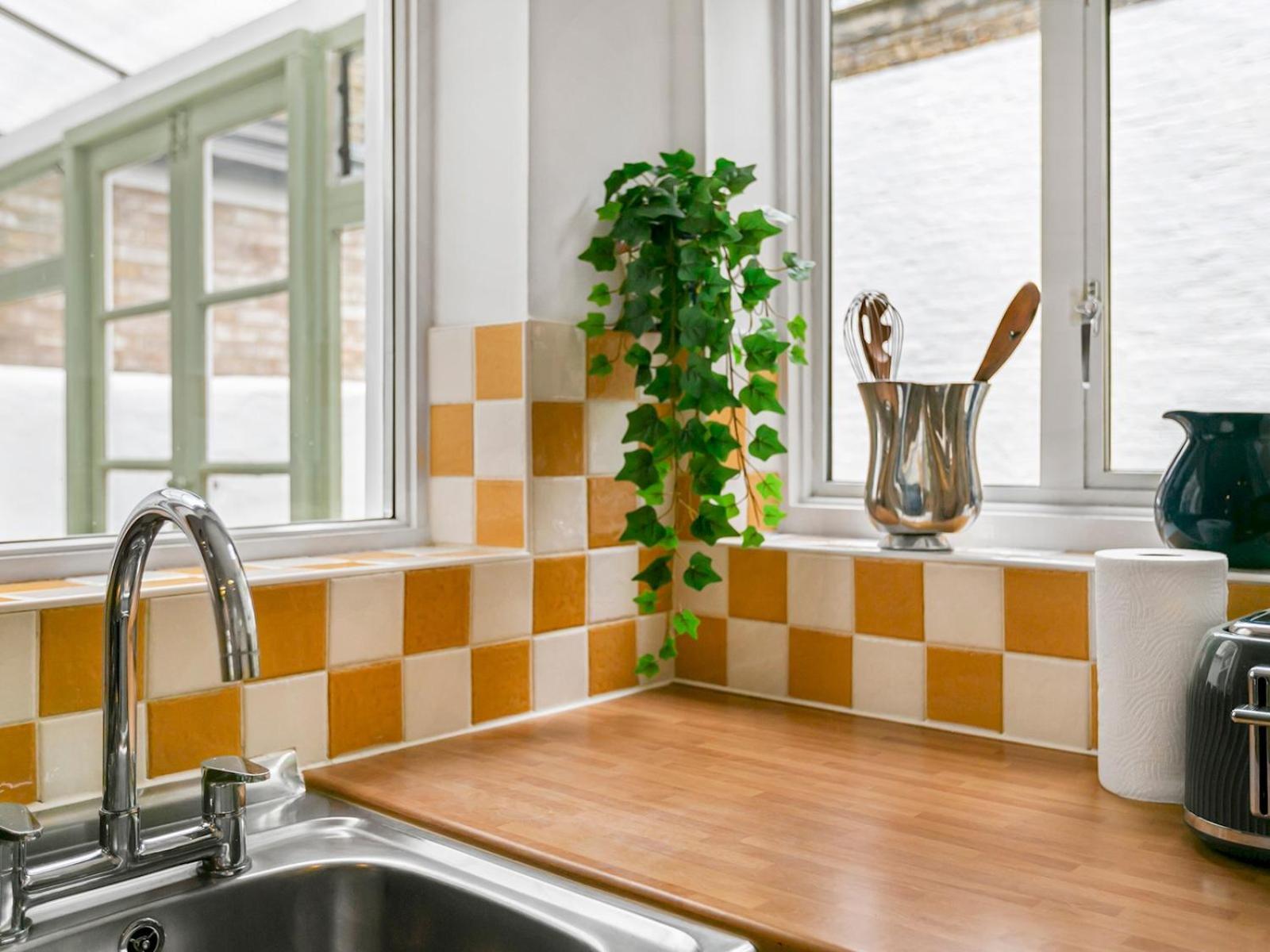 Pass The Keys Elegant Getaway House In Vibrant Clapham Juction Casa vacanze