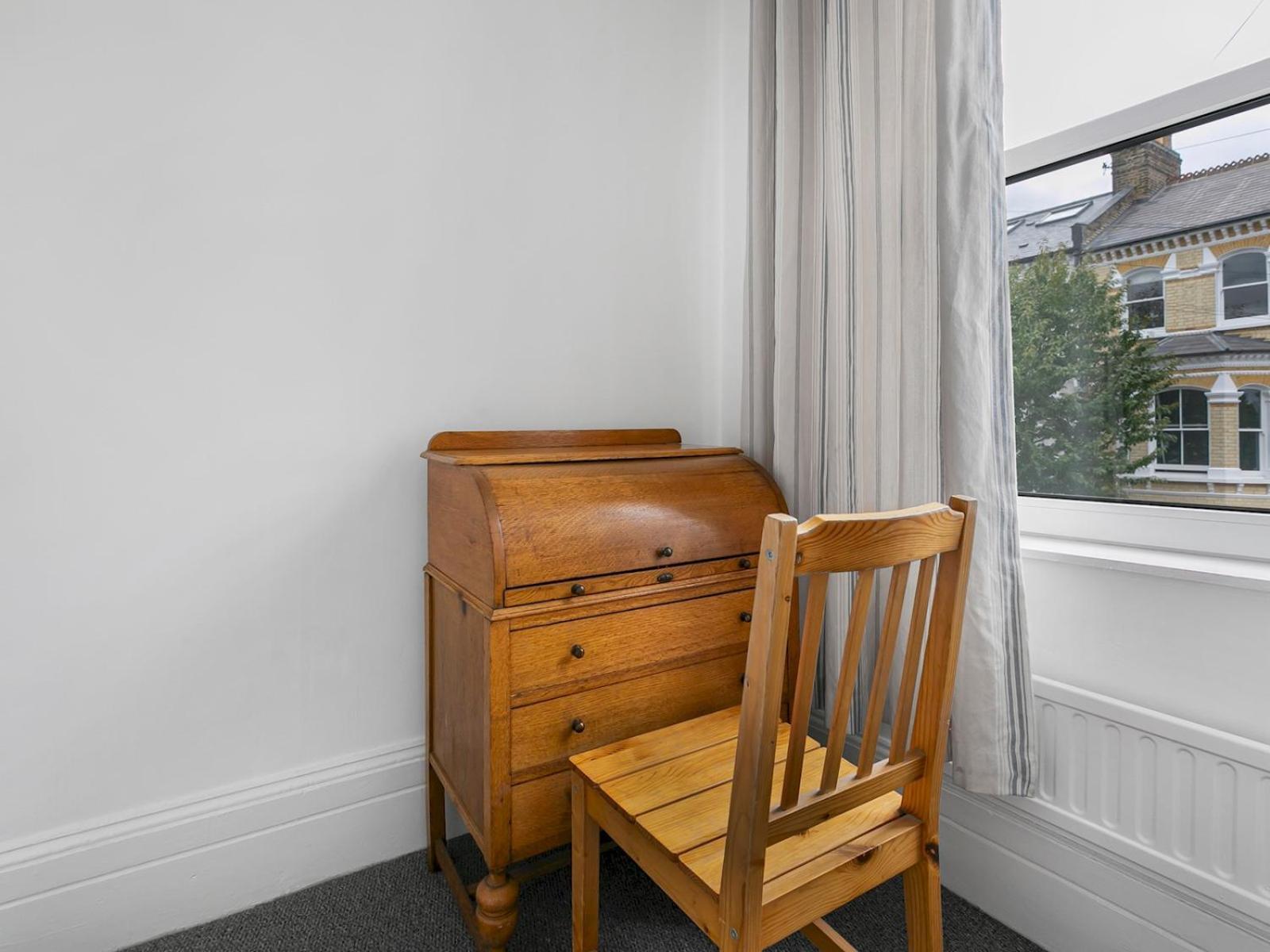 Pass The Keys Elegant Getaway House In Vibrant Clapham Juction *