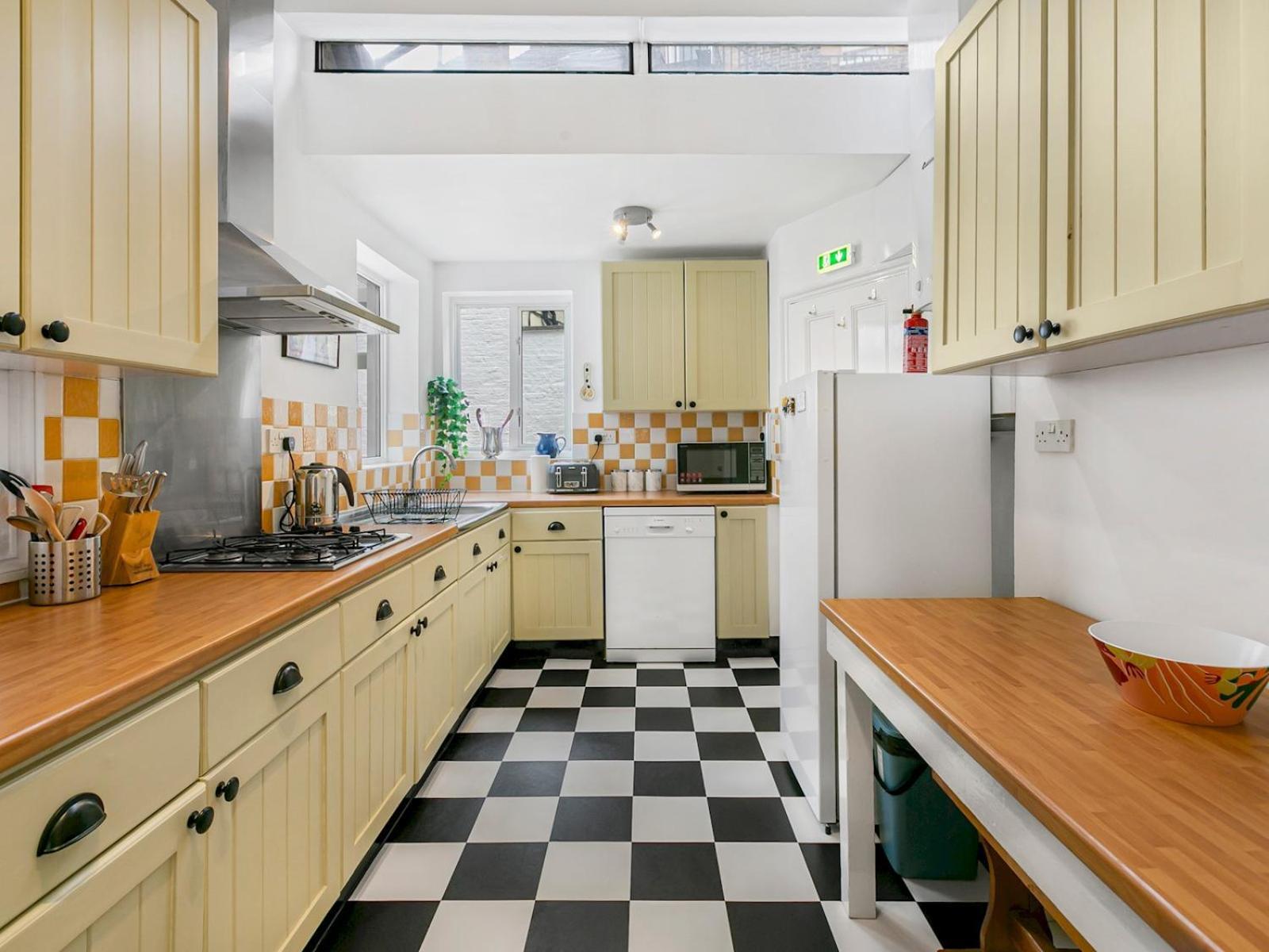 Pass The Keys Elegant Getaway House In Vibrant Clapham Juction London