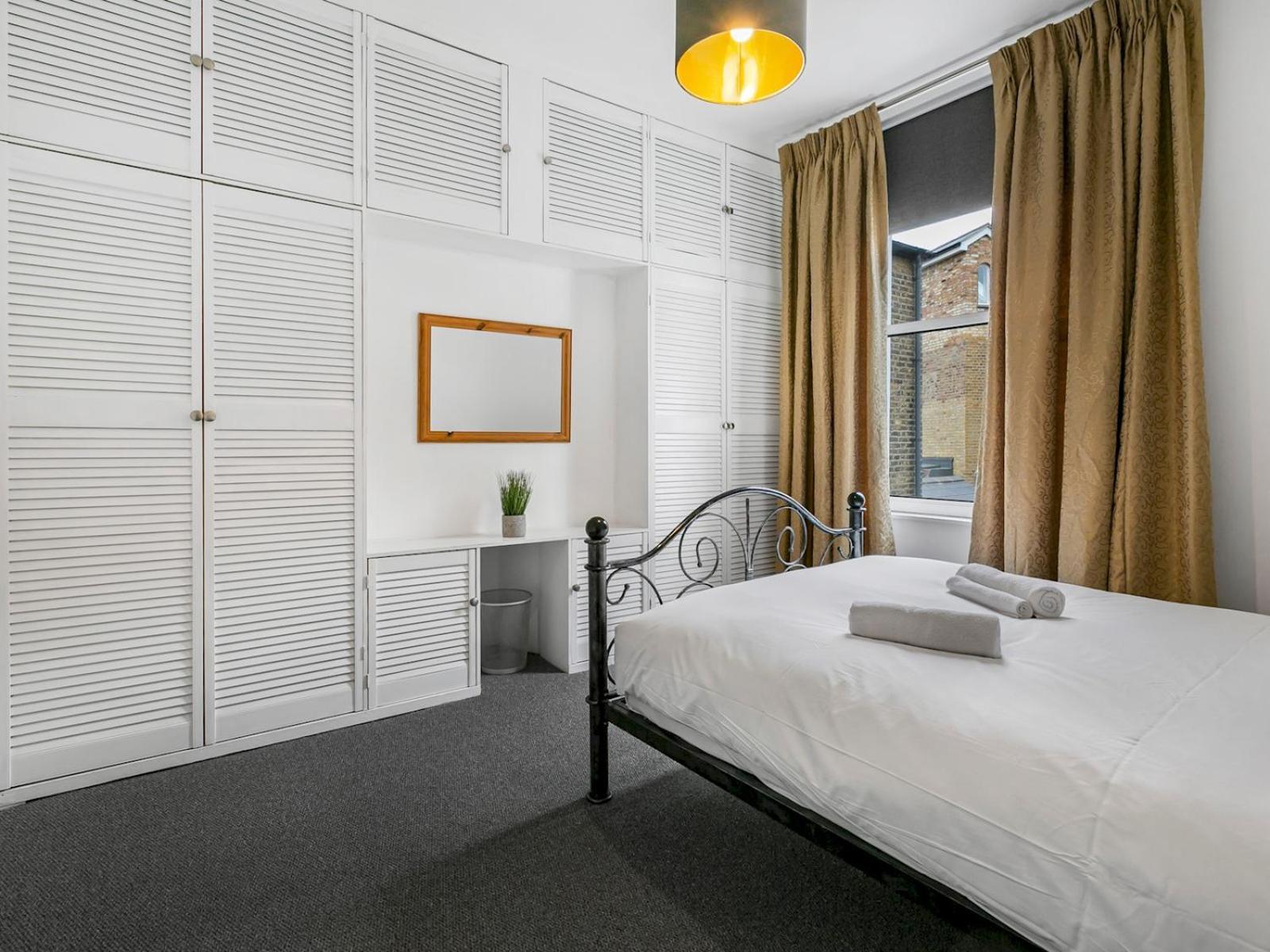 Pass The Keys Elegant Getaway House In Vibrant Clapham Juction