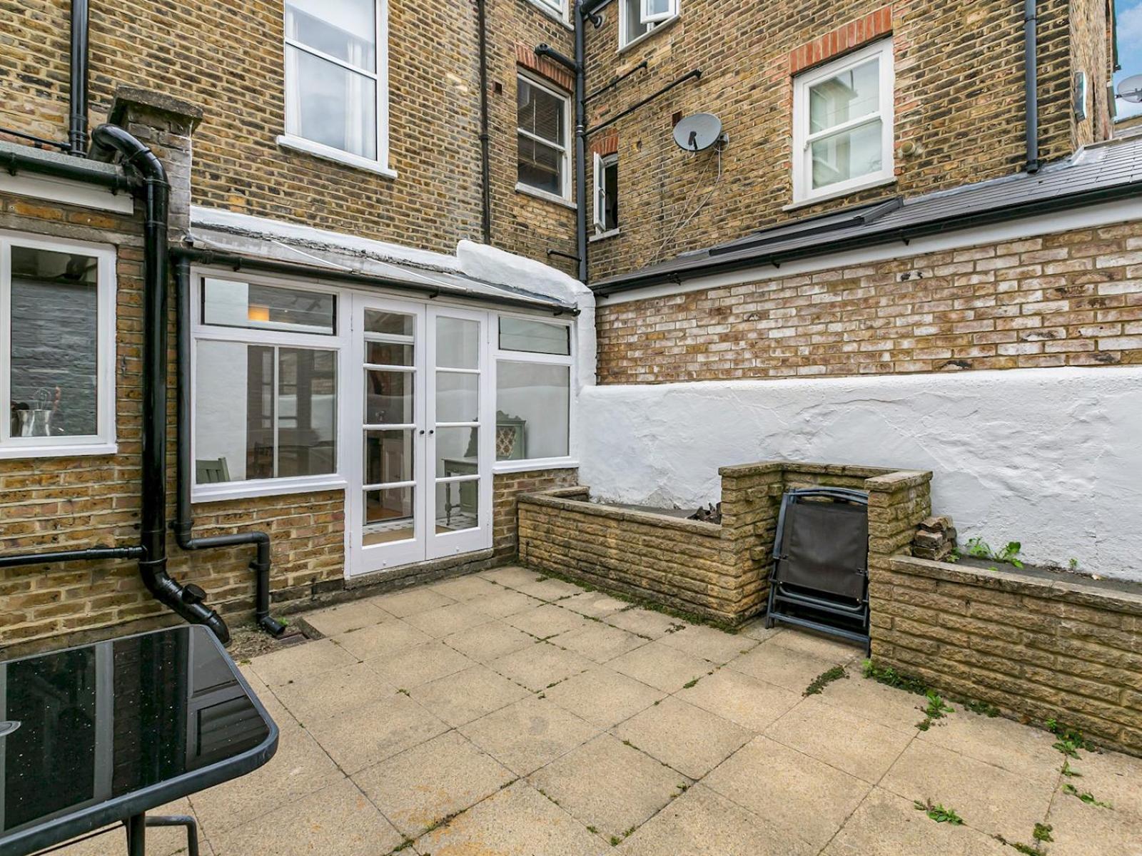 Pass The Keys Elegant Getaway House In Vibrant Clapham Juction *